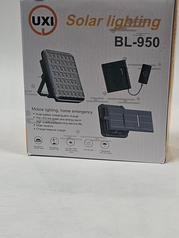 چراغ و پروژکتور شارژی خورشیدی برند UXI مدل BL950